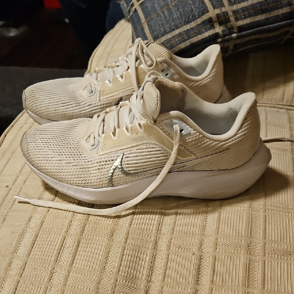 Women's Cream Nike Zoom Athletic Shoes